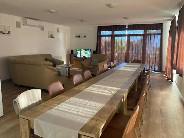 Horizont Nyaralohaz Ferienhaus *